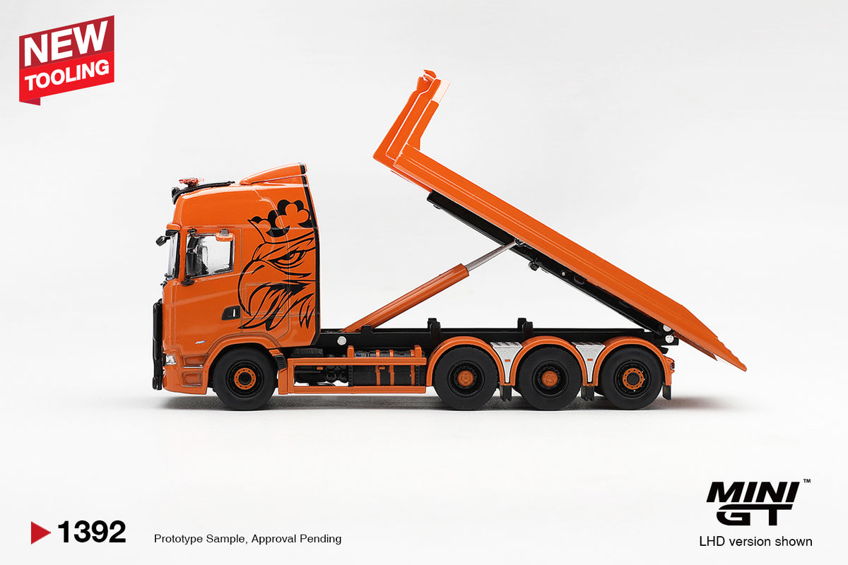 Mini GT Scania 770S B8X4NA Hooklift Flatbed Orange 2025 – Ansicht 4